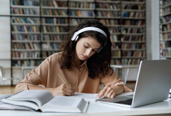Step by Step Guide to Argumentative Essay Writing 